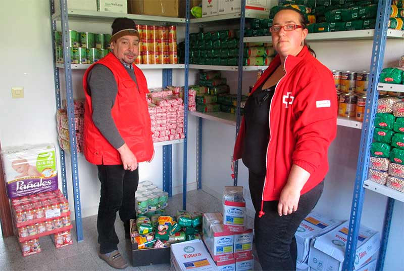 Entrega de alimentos por Cruz Roja de Bembibre