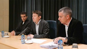 Sergio Gallardo, Samuel Folgueral y Santiago Macías en la firma de colaboración con las asociaciones de Ponferrada