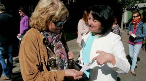 Ángela Marqués presenta su campaña "Nos une Ponferrada". Foto Bierzotv.