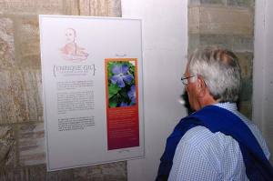 Panel sobre la vida y obra de Enrique Gil y Carrasco. Exposición en la iglesia de San Francisco de Villafranca del Bierzo. Foto Bierzotv.