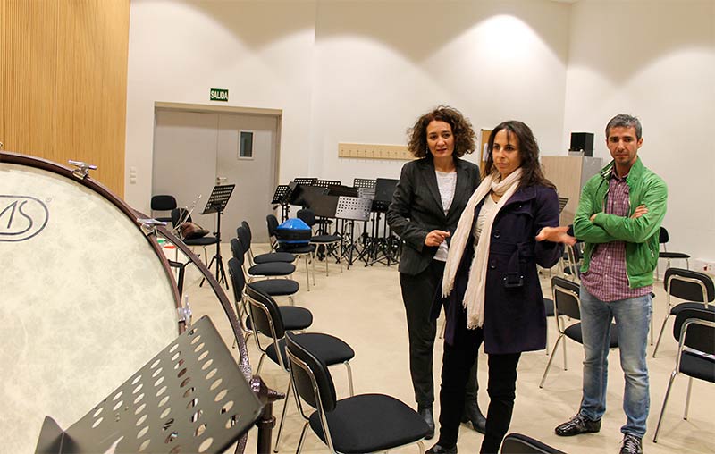 Gloria Fernández Merayo en su reunión con Ana Beatriz Silva y Salvador Ferrer, en el Conservatorio de Música Cristóbal Halffter de Ponferrada.