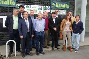 Empresarios y miembros del equipo de gobierno del Ayuntamiento en el inicio de la obra de la glorieta del PIB. Foto Bierzotv.