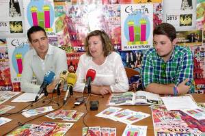 María Antonia Gancedo, Roberto Mendo y Gonzalo Trincado presentan el programa de las Fiestas de la Encina y de CIMA 2015. Foto: Raúl C.