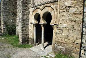 Iglesia mozárabe de Santiago de Peñalba. Foto: Raúl C.