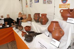 Exposición de útiles cerámicos vinculados al vino en Embarrarte 2015. Foto: Raúl C.