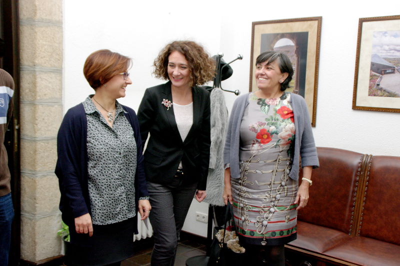 Amparo Oriol, Gloria Fernández Merayo, y Mercedes Fernández. Foto: Raúl C.
