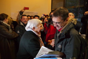 Recibimiento de Juan Carlos Monedero en la Sede de Podemos Ponferrada. Raúl C.