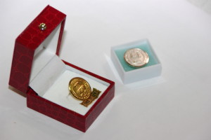 Medallas de oro y plata de La Obrera. Foto: Raúl C: