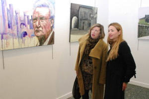 María Antonia Gancedo y María Ángeles Bret en la inauguración de "Ponferrada y su entorno". Foto: Raúl C.