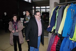 Carlos Fernández inaugura la Feria de Rebajas de Templarium. Foto: Raúl C.