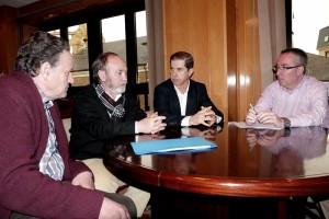 José Manuel Otero y Francisco Marín se reúnen para evaluar los daños causados por el Boeza. Foto: Raúl C.