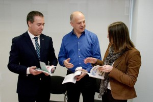 Valentín Carrera presenta "Semillas para el Bierzo" en la sede central de Abanca en Ponferrada. Foto: Raúl C.