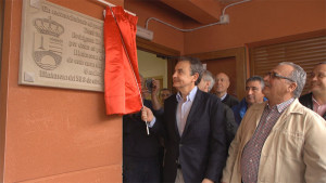 José Luis Rodríguez Zapatero inaugura la Casa del Pueblo de Matarrosa del Sil. Foto: Raúl C.