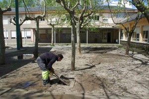 Patio del colegio de Compostilla. Foto: Raúl C.