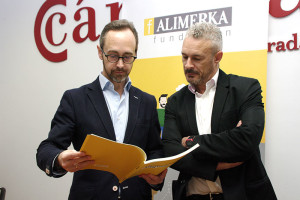 Antonio Blanco y Miguel García en la presentación del balance 2015 de la Fundación Alimerka. Foto: Raúl C.