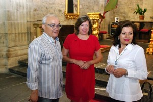 Jesús Álvarez, María Antonia Gancedo y Misericordia Bello en la presentación del Primer Mosto. Foto: Raúl C.