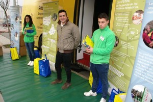 Roberto Mendo presenta la campaña de reciclaje de Ecoembes  en Ponferrada. Foto: Raúl C.