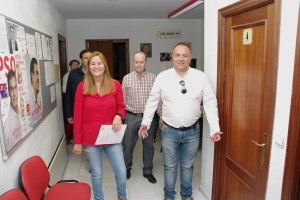 Gloria Acevedo y Gerardo Álvarez Courel en la sede del PSOE en Ponferrada. Foto: Raúl C.