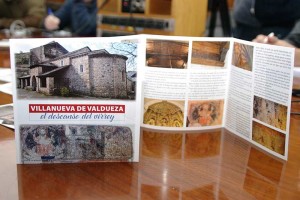 Tríptico del IES Europa sobre la iglesia de Villanueva de Valdueza y el Virrey Lope García de Castro. Foto: Raúl C.