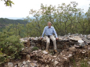 Tarsicio Carballo en el Castro de la Peña del Hombre.