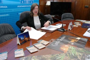 María Antonia Gancedo presenta el stand de Ponferrada para Fitur 2017. Foto: Raúl C.