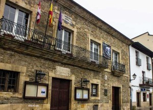 Ayuntamiento de Villafranca del Bierzo y Teatro Villafranquino. Foto: Raúl C.