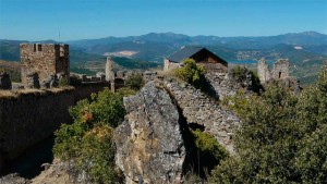 Castillo de Cornatel en el municipio de Priaranza. Foto: Raúl C.