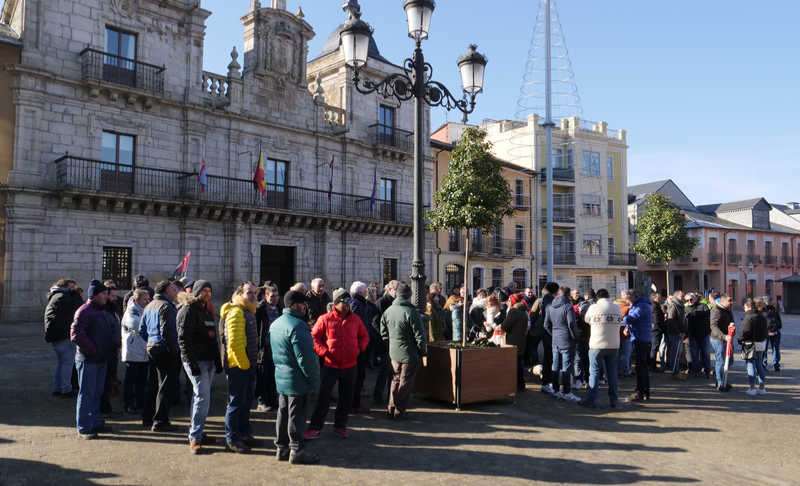 Concentración de los trabajadores de las empresas auxiliares de Compostilla II. Foto: Raúl C.